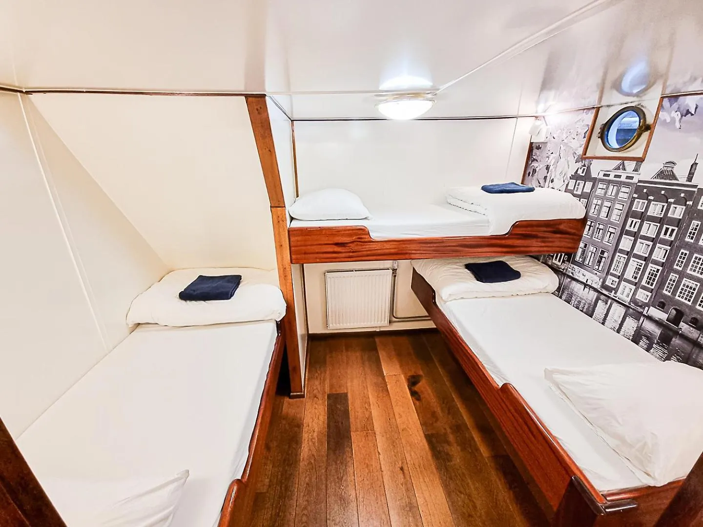 Hotel The Cabin @ Mps Noorderzon Amsterdam